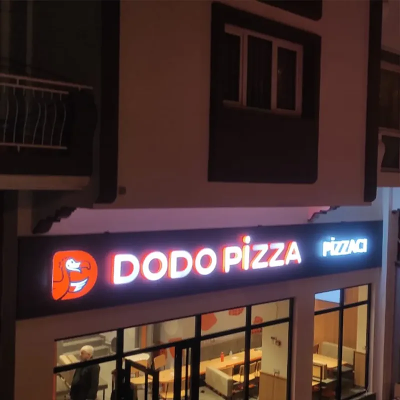 Restoran zinciri tabelası: Önden ışıklı pleksi kutu harf ve logo