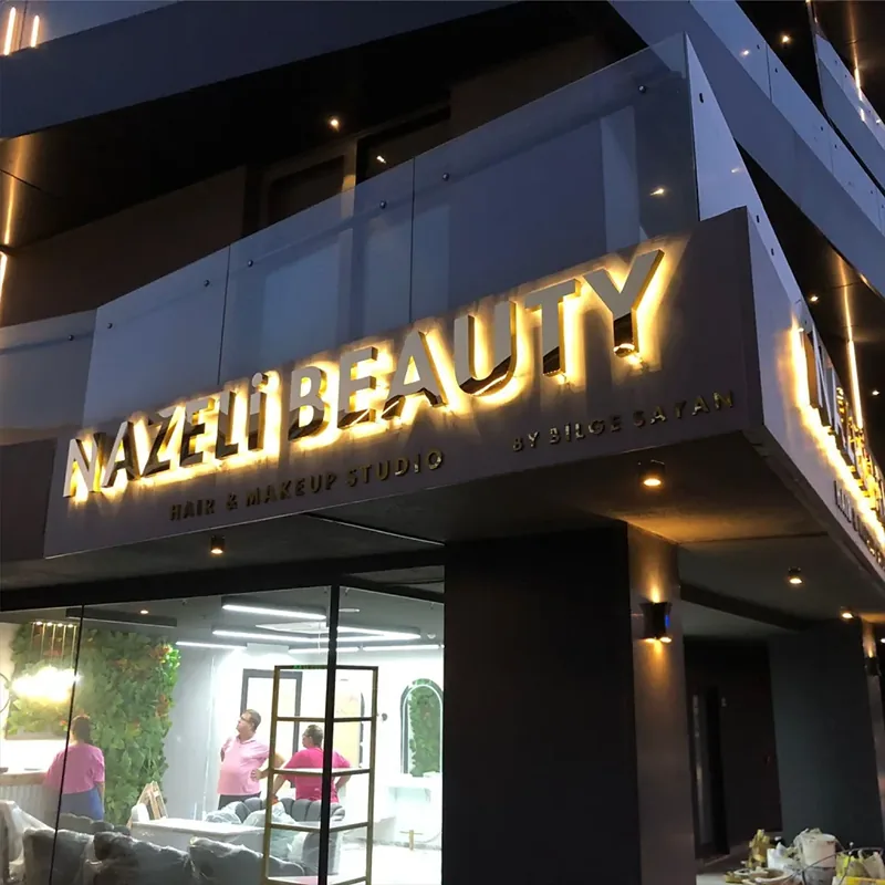Güzellik salonu tabelası: Işıklı gold krom kutu harf