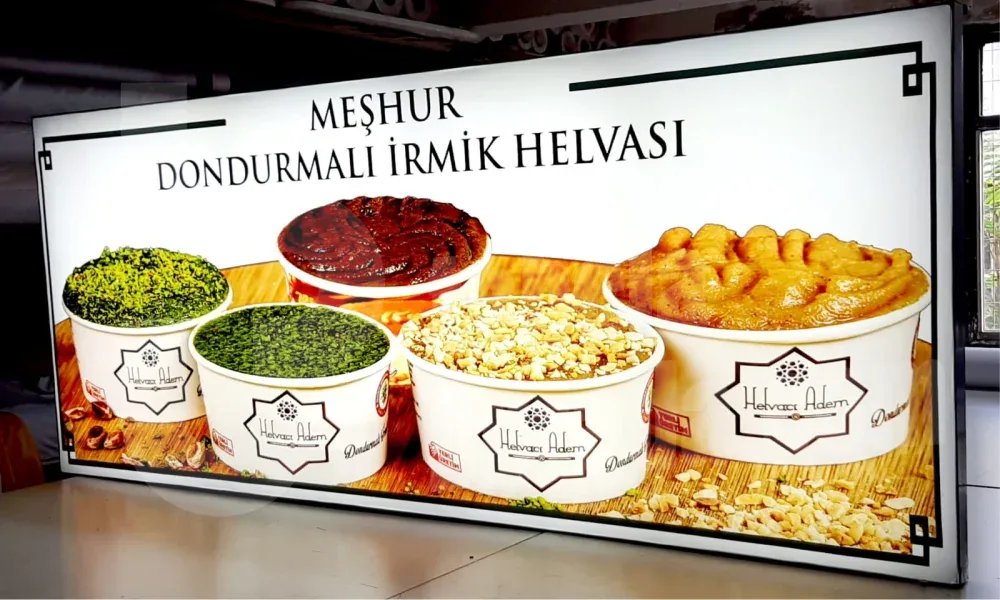 Baskılı yüzeyli büyük ışıklı lightbox pano