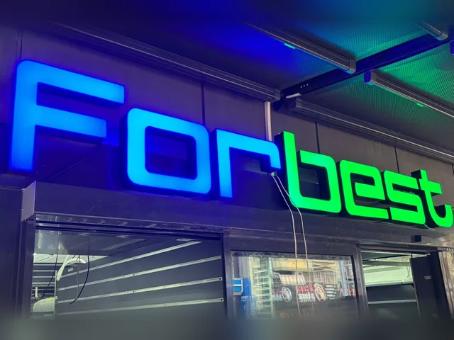 Pleksi kutu harf tabela: Forbest