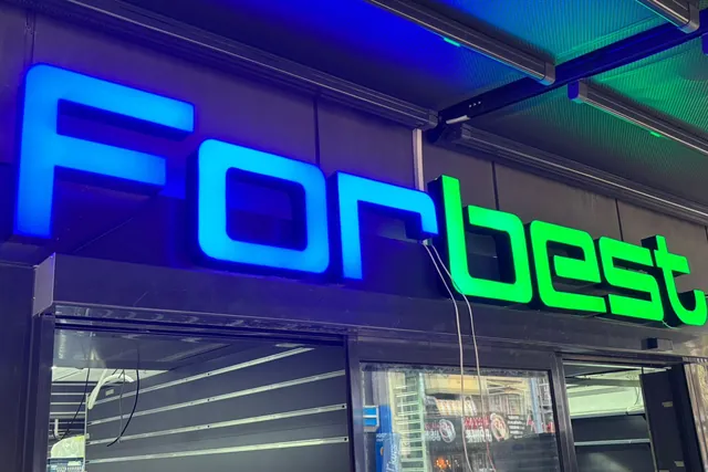 Pleksi kutu harf tabela: Forbest