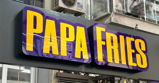 Cephede sarı yüzlü, mor yanaklı pleksi kutu harf