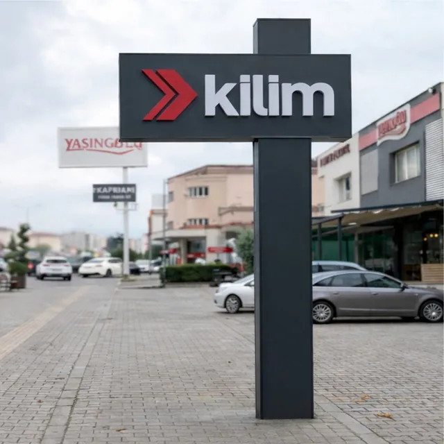 Mağaza önünde kırmızı logolu siyah totem tabela